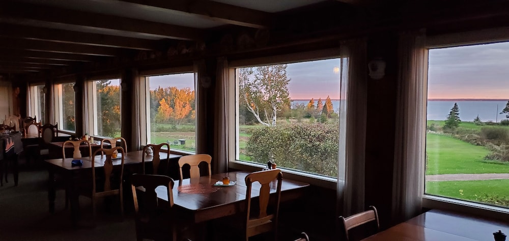 Amherst Shore Country Inn