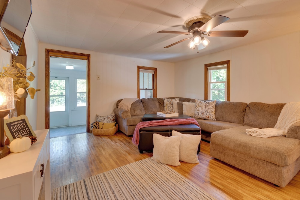 Pets Welcome: Tranquil Retreat w/ Yard in Jewett!