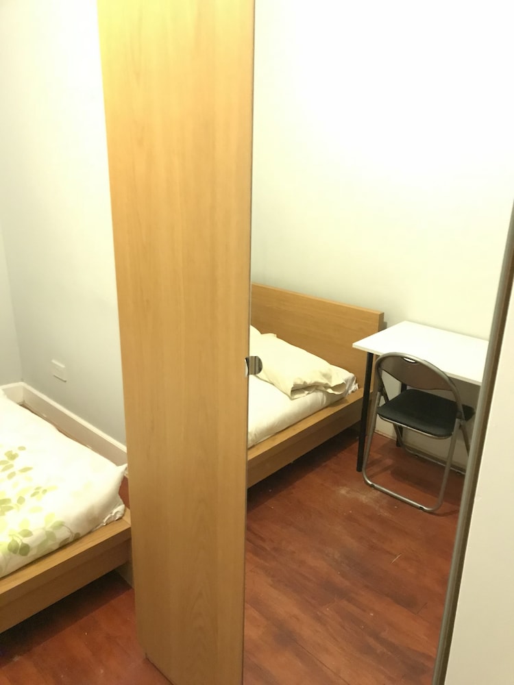 Rooms at 5 Hammersmith Road - Hostel