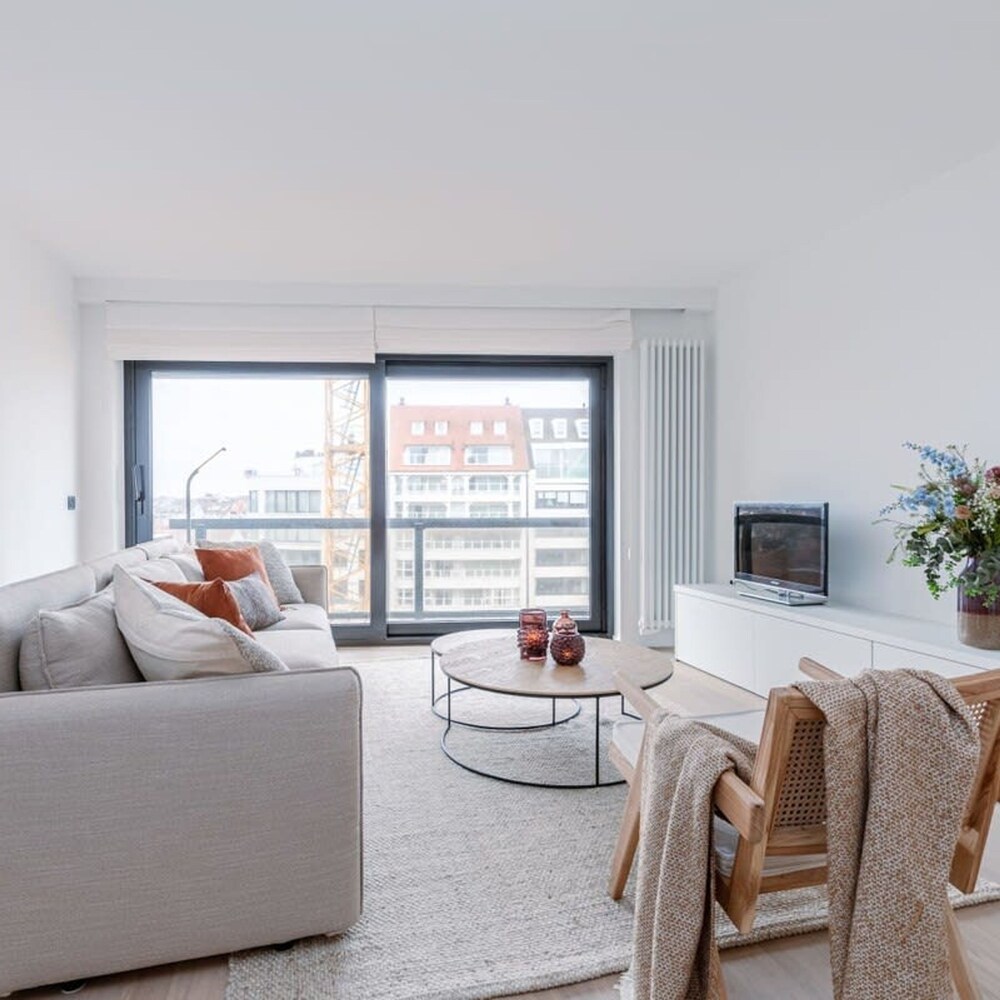 Renovated Apartment With sea View and Parking