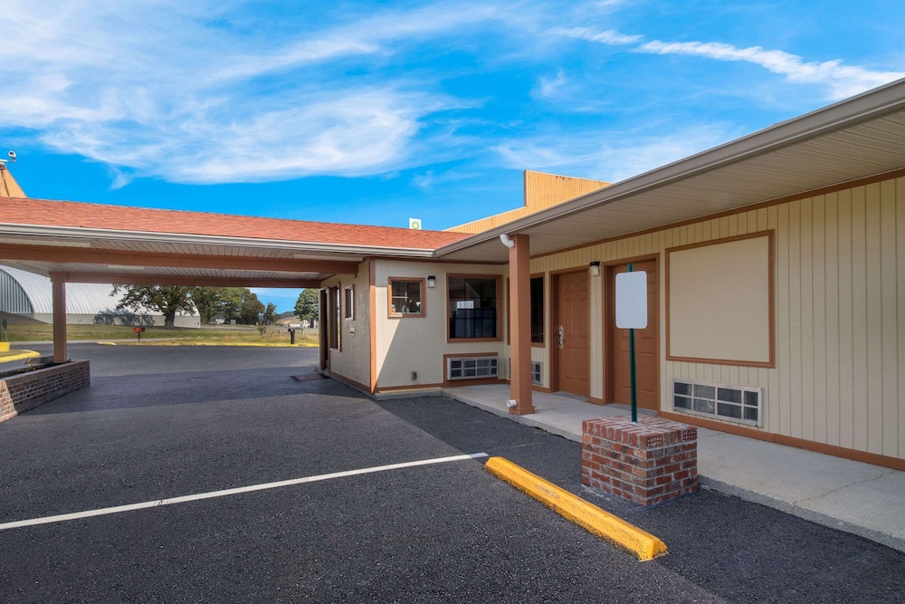 Econo Lodge Cornersville I-65