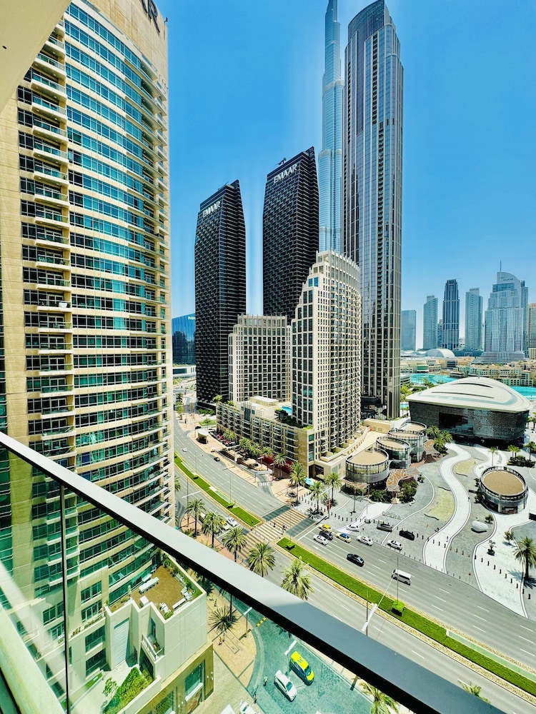 Venduras - Luxe 4BR Opera & Burj Views