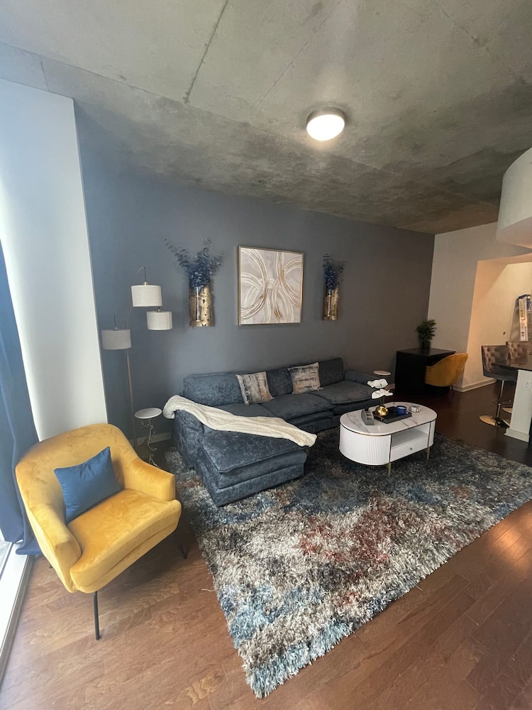 Royal Escape Midtown High Rise