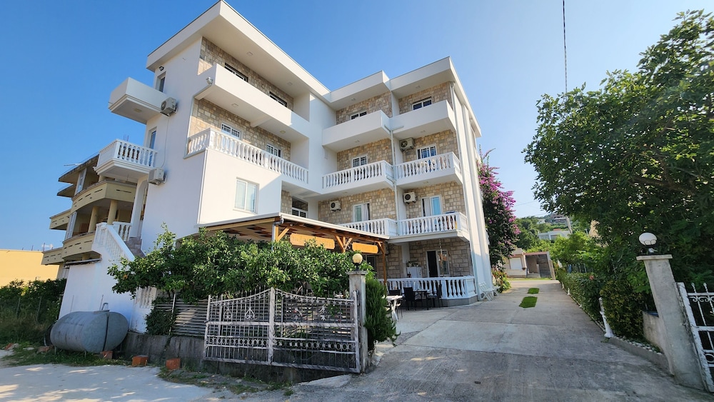Apartments Cota
