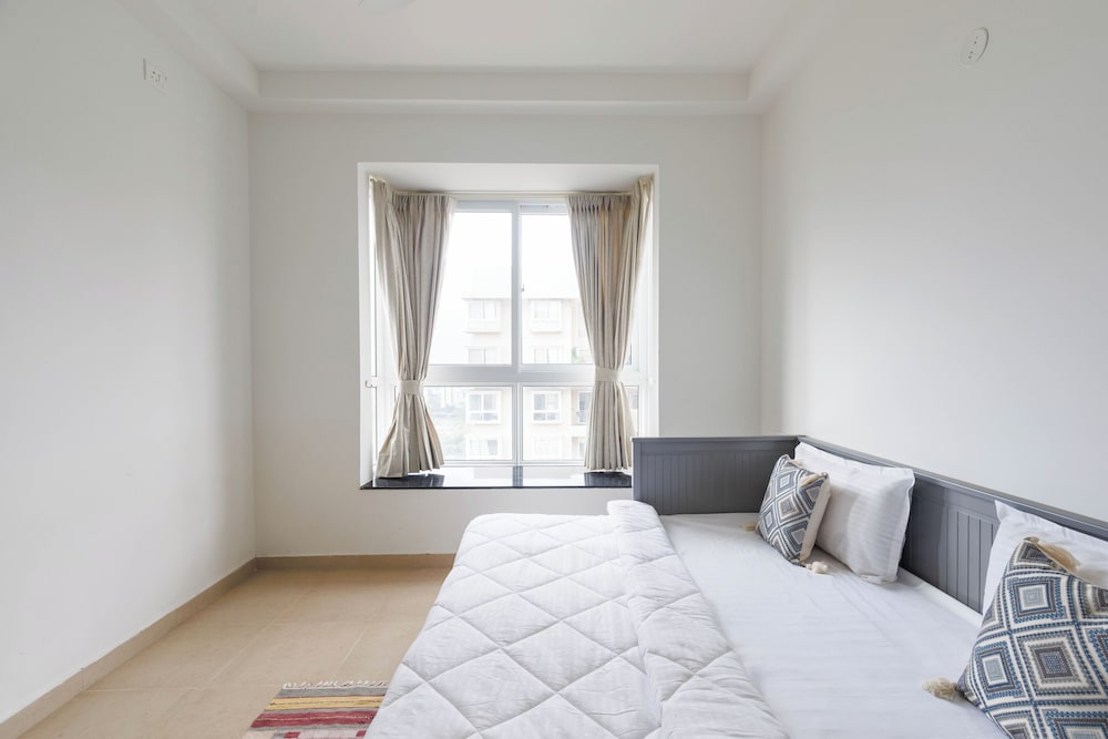 Skyline Haven by Red Olive4bhk30mins Airport