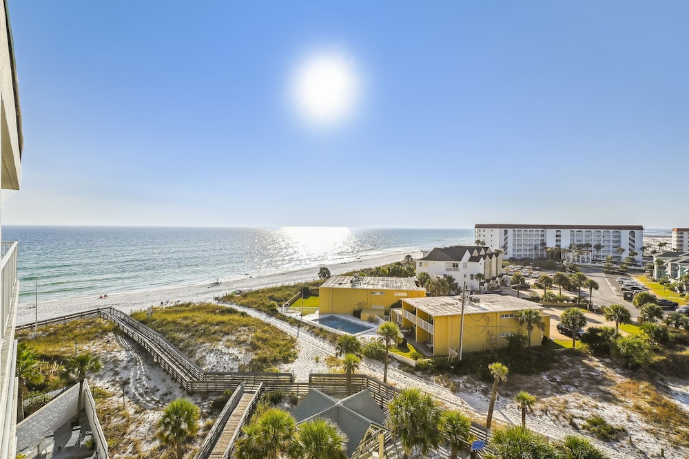 Seacrest 702 is a Gulfview 2 BR on Okaloosa Island by RedAwning view 4