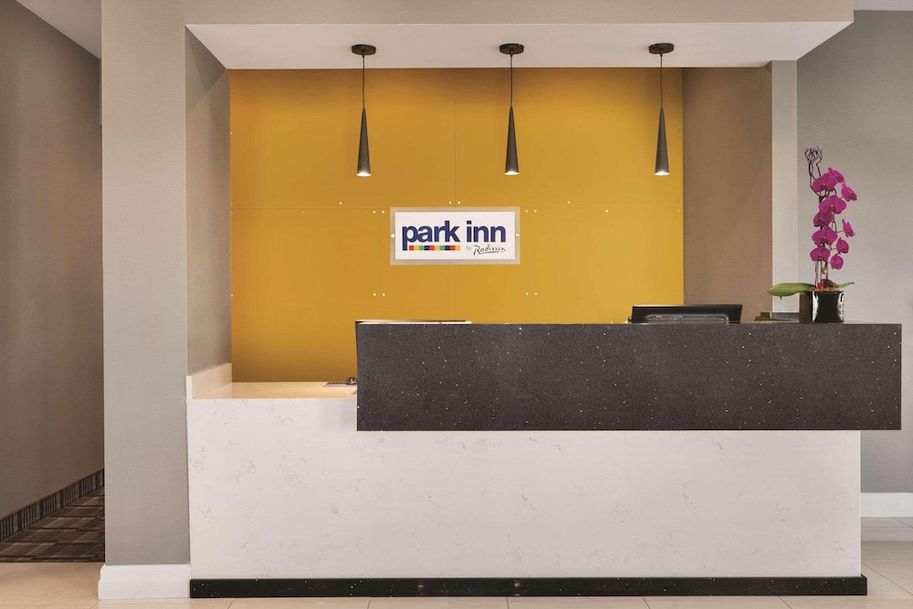 Toronto Vacations - Park Inn by Radisson Brampton, On - Property Image 3