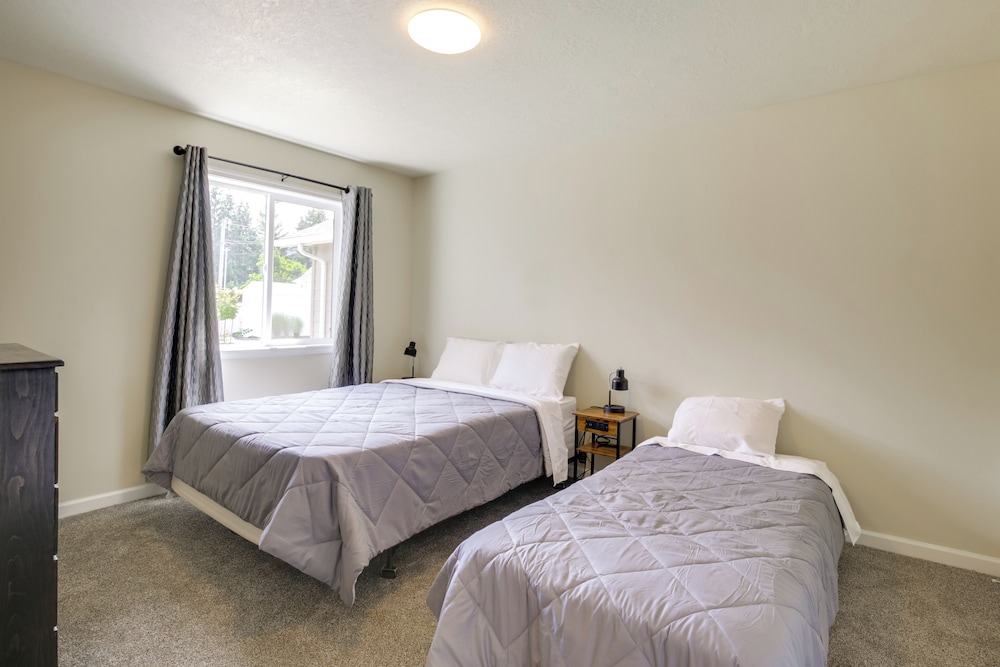 2 Blocks to White Water Launch: Mill City Home