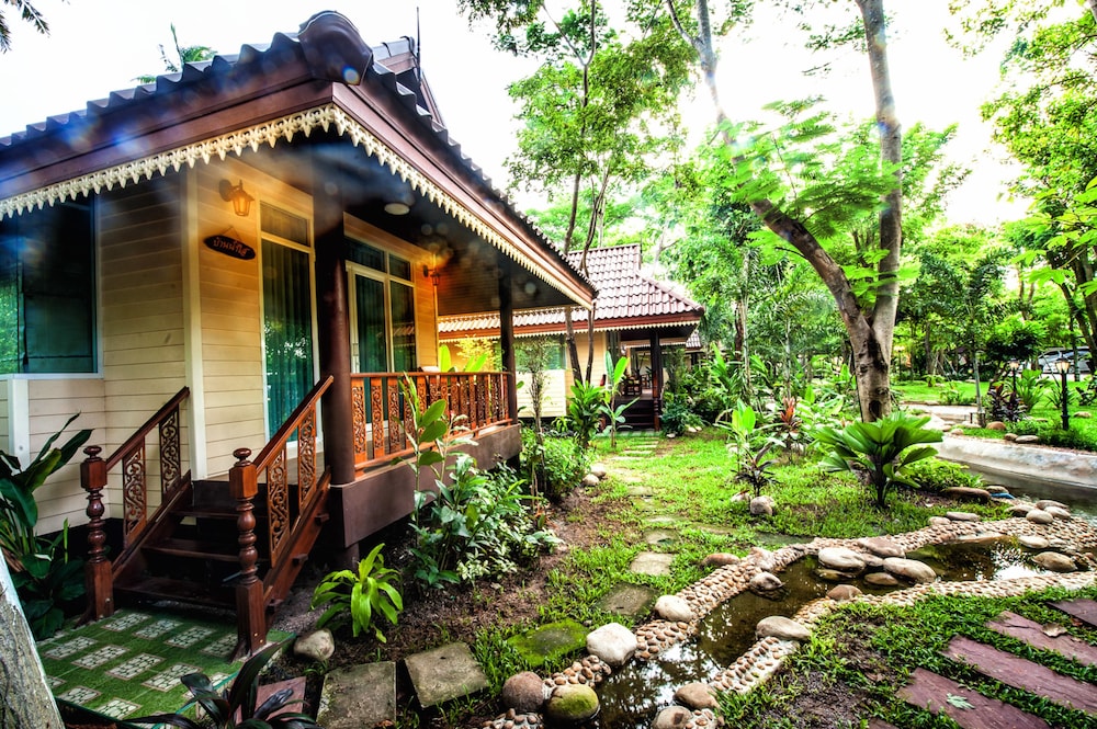 Baan Nam Pen Resort