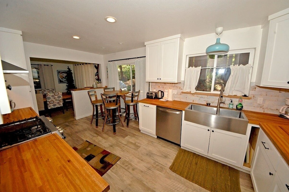 3826 Regina 4 Bedroom Home