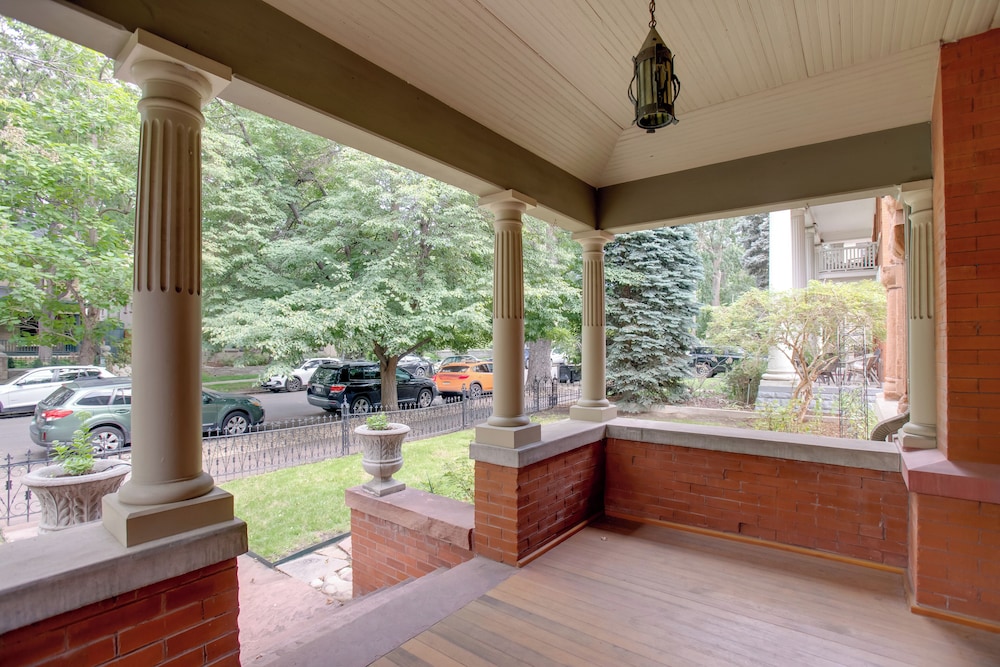 Victorian-style Cheesman Park Apt - 2 Mi to Dtwn