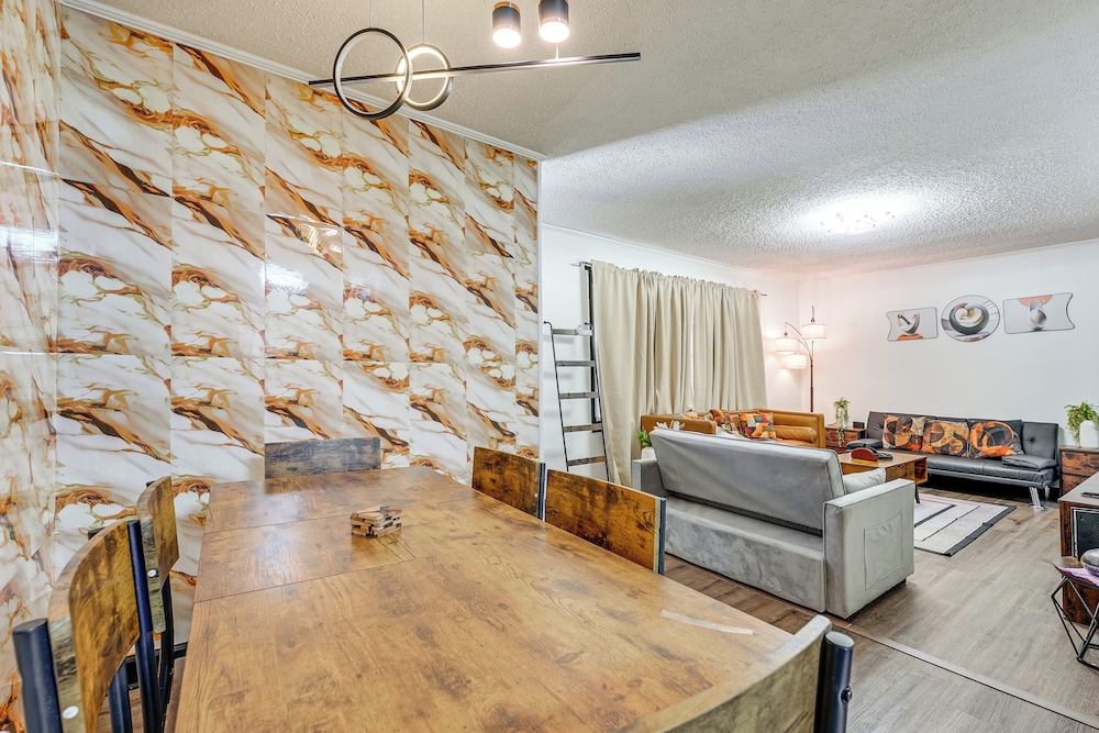 5 Mi to Town: Pet-friendly Retreat in Marietta!