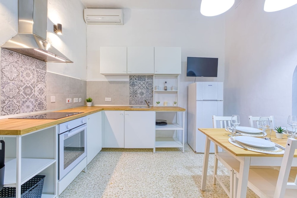 Lilly the Traditional Maltese Townhouse in Sliema