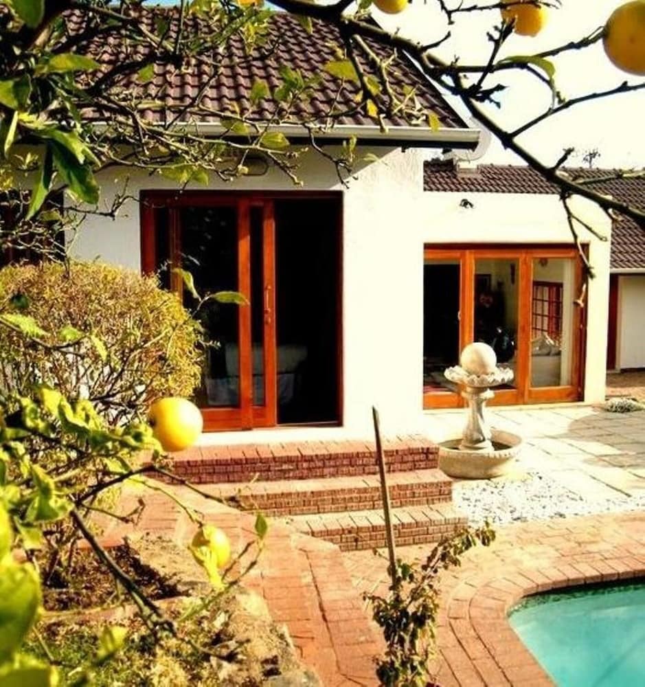 Mizizi House of Sandton Bed & Breakfast
