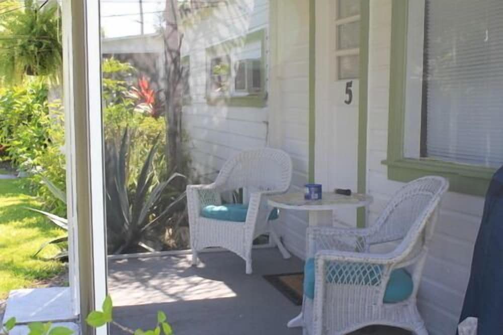 Indian River Lagoon Waterfront Cottages