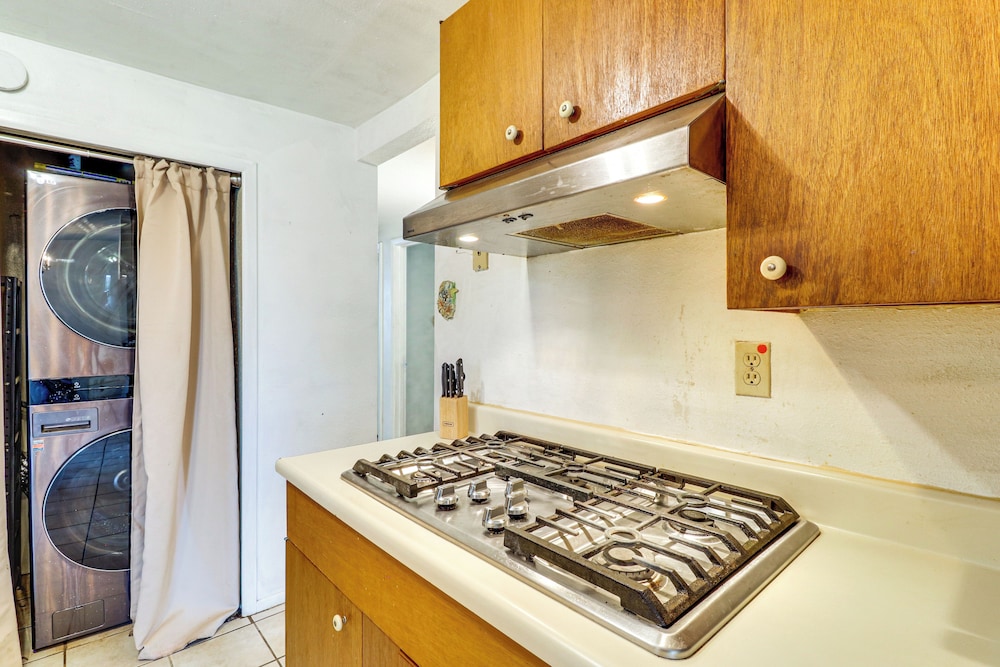 Pets Welcome: Hot Tub Haven in Albuquerque!