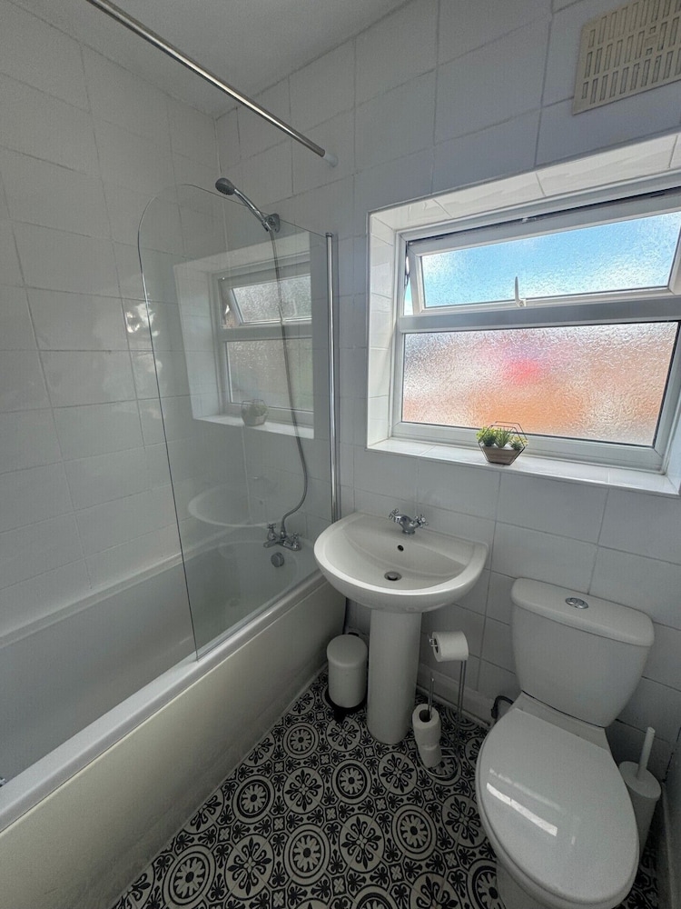 Simonside Apartment - Sleeps 6 -parking