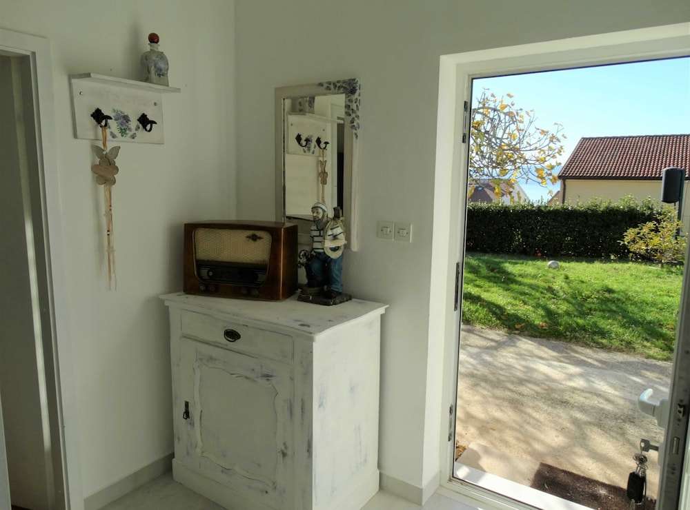 Spacious Novi Vinodolski Apartments With Terrace and Shared Pool