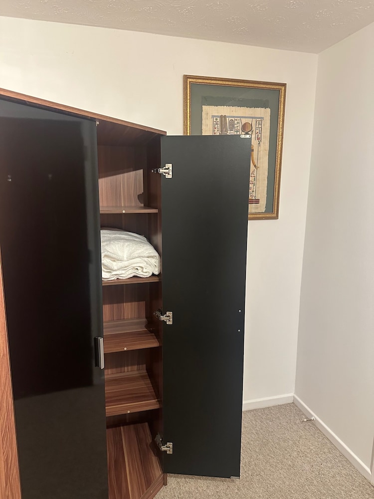 1br-sleeps2-parking-quietstay-citycentre