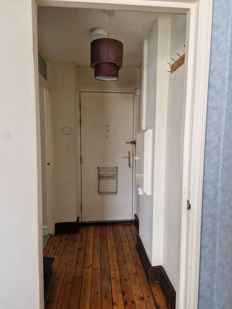 2 Bed-sleeps5-free Parking-10 min Walk Underground