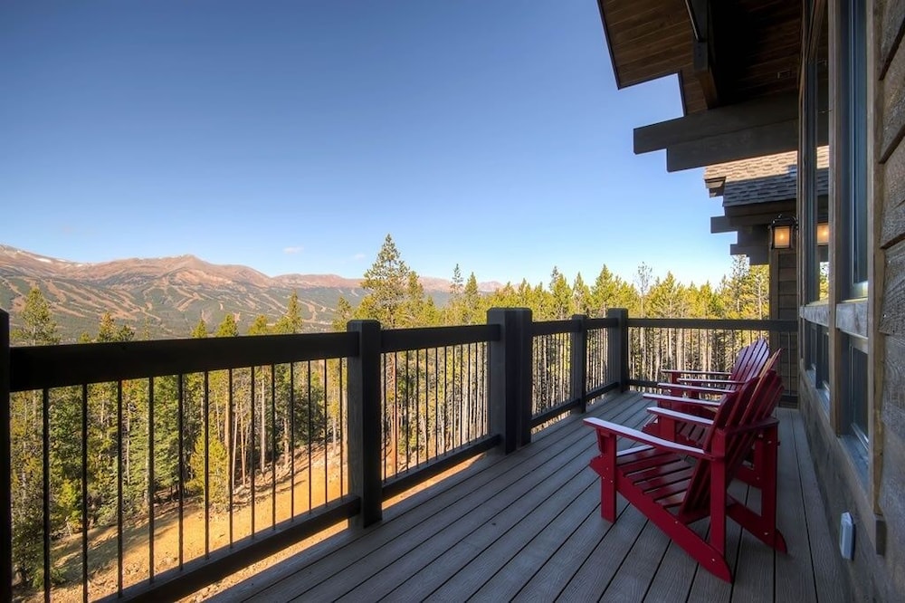 Three Sisters Lookout 5 Bedroom Home