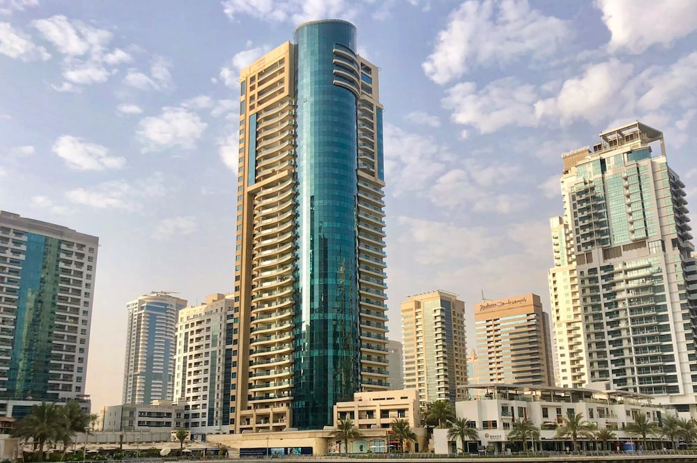Budget 1BR Apt in Marina  -Time