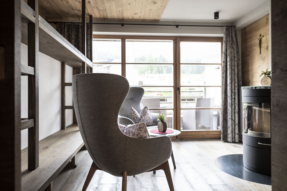 Post Alpina - Family Mountain Chalets