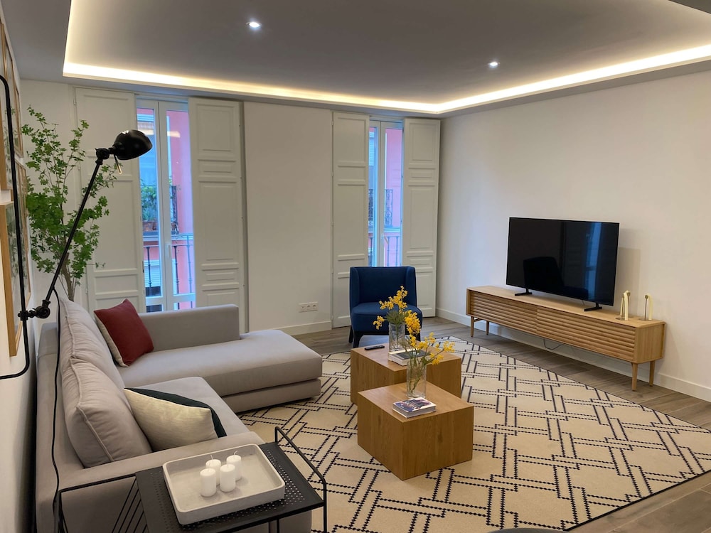 w Bright 2BR w Sunny Terrace in Chueca
