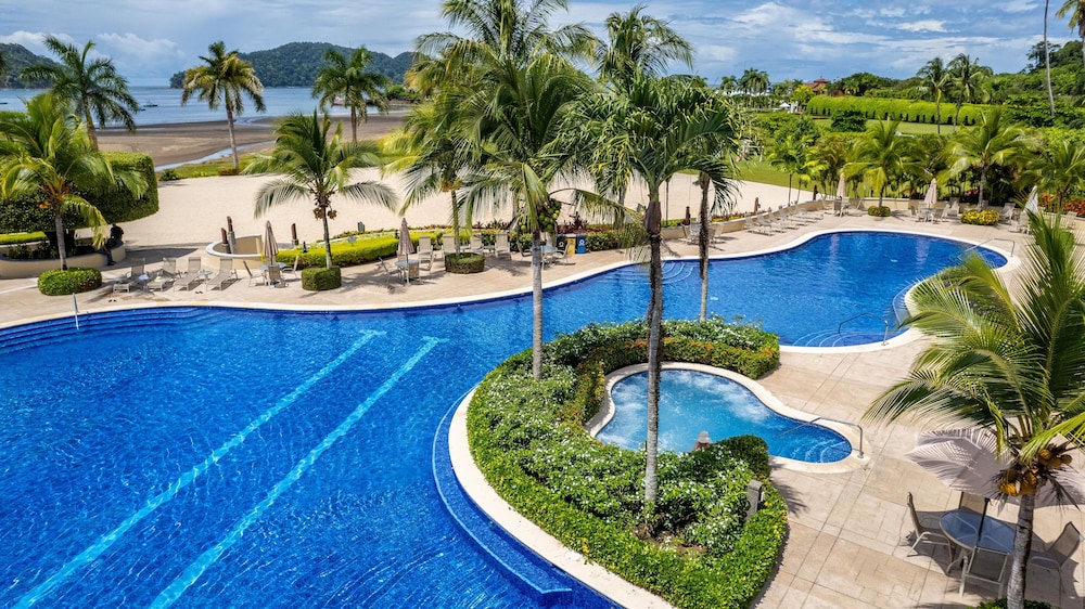 CR Luxury Los Sueños Condos