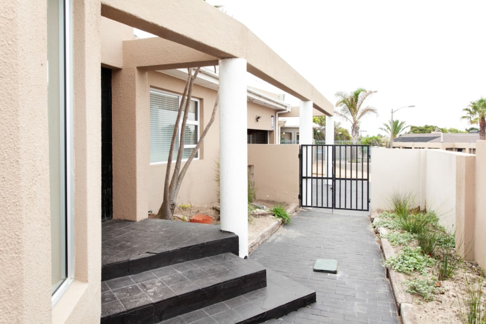 Villa West Beach