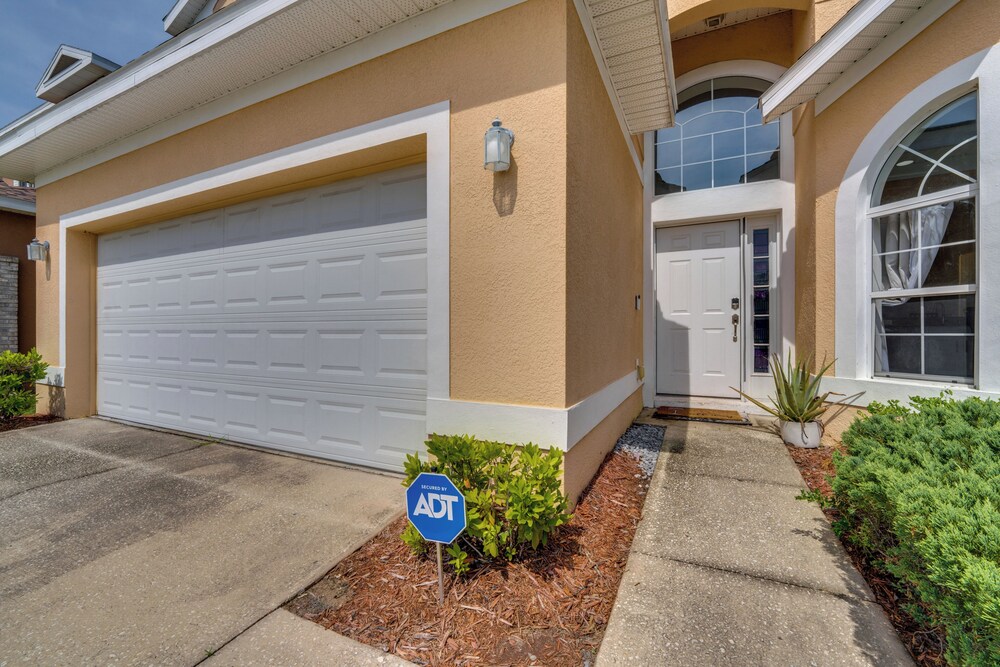 Kissimmee Resort-style Home: Close to Shops & Eats