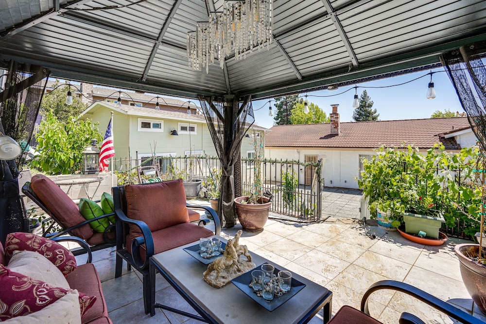Lush Vallejo Cottage - 20 Mi to Napa Wineries view 3