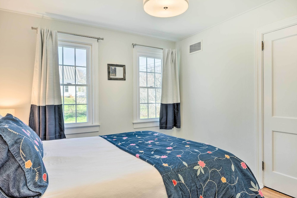 Charming Farmhouse: Walk to Village + Trails! view 2