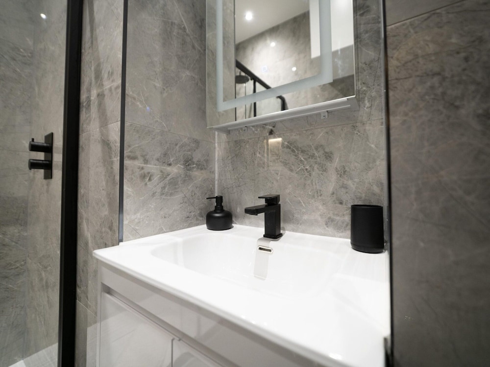 Discover Angel Central Two Bedroom by Belvilla