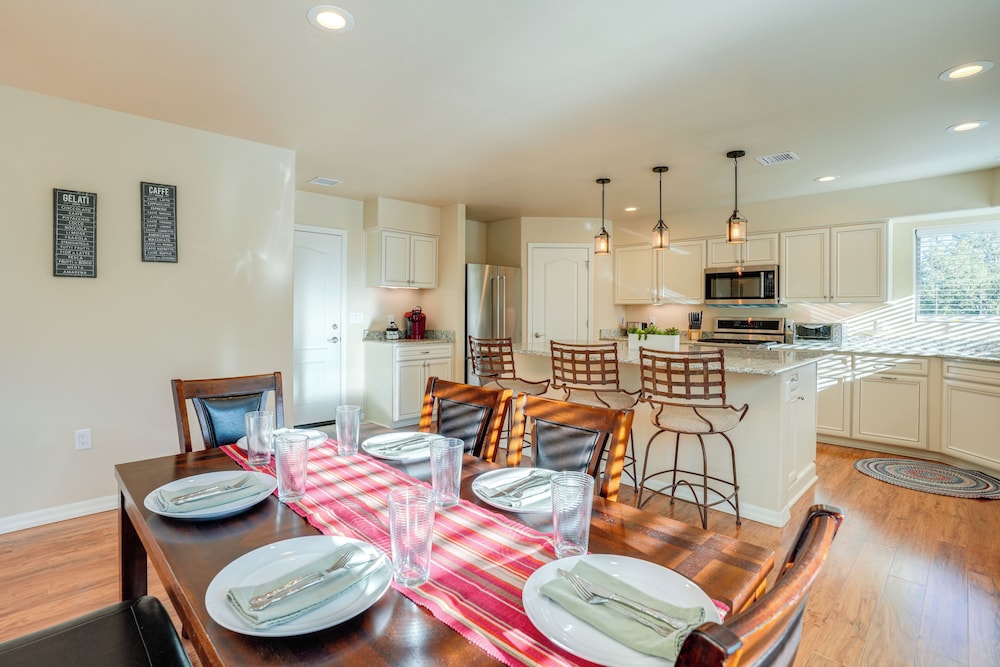 3 Mi to Downtown Prescott - Spacious Home w/ Patio