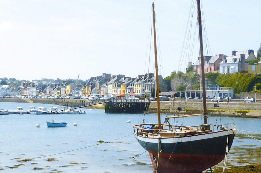 Holiday Home in Camaret Near Sandy Beaches view 4