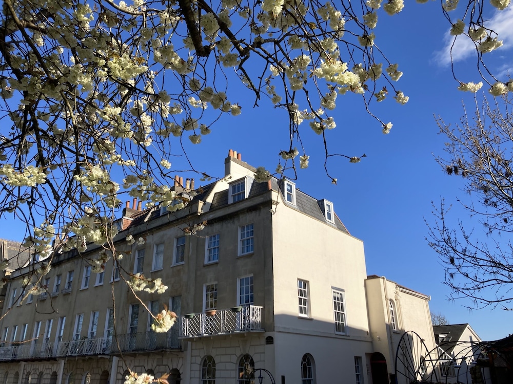 Stylish Studio Apartment in Clifton Village view 5