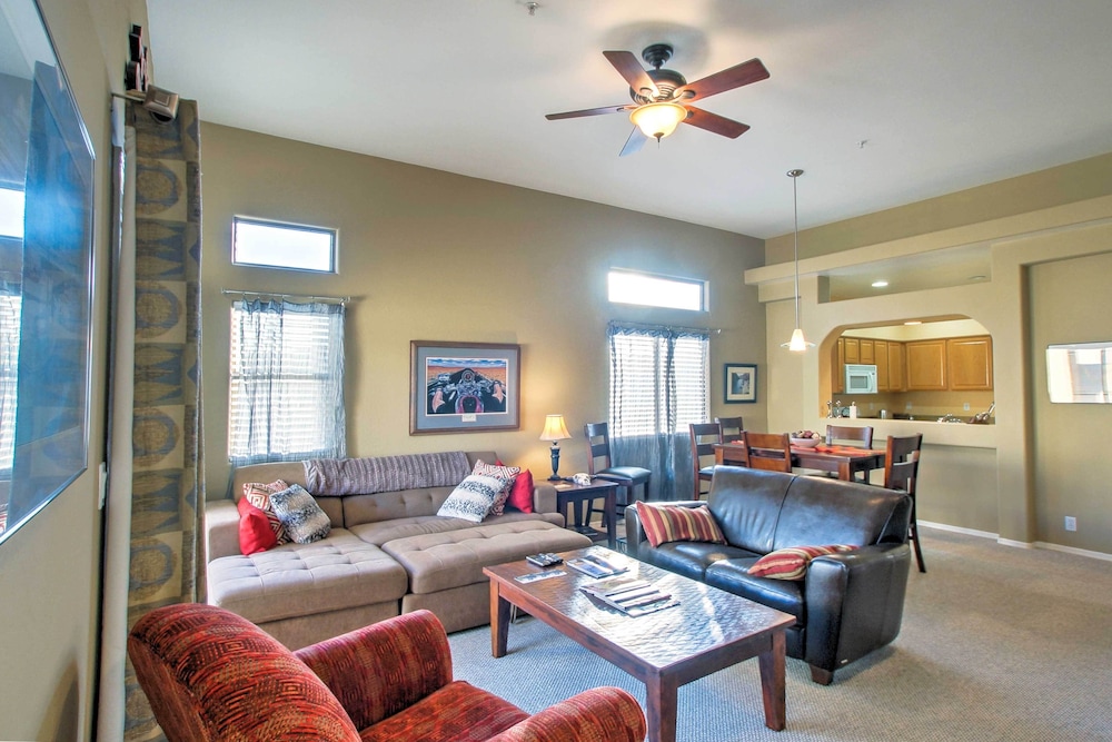 Lovely Condo w/ Balcony < 3 Miles to Parks + Golf!