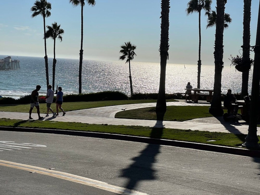 Walk To Beach 2BR Top Location - AA