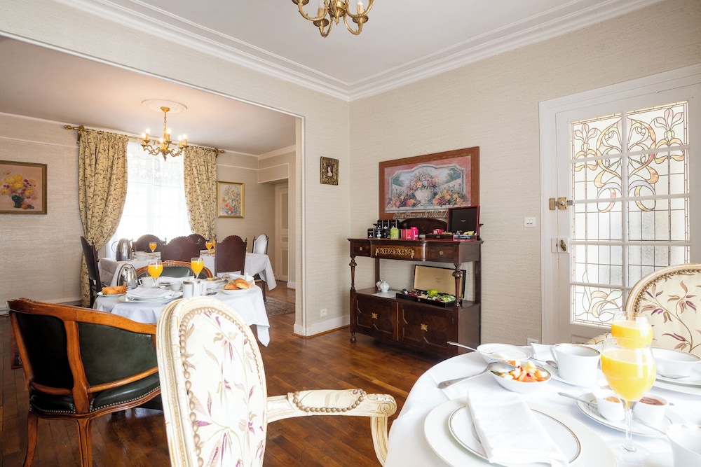 Aux Charmes de Maintenon - Adults Only