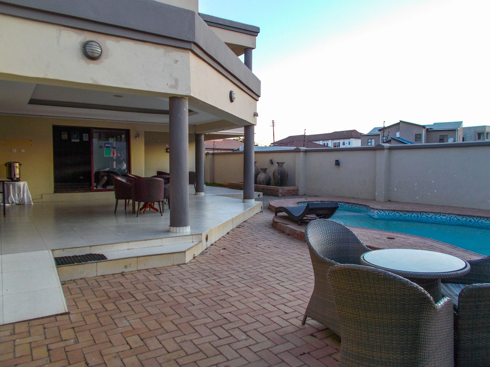 Four Pillars Lodge