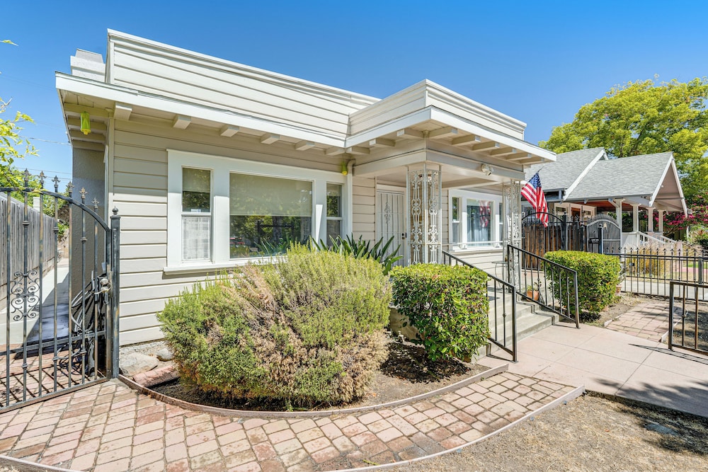 Miracle Mile Stay: Classic Stockton Home w/ Yard!