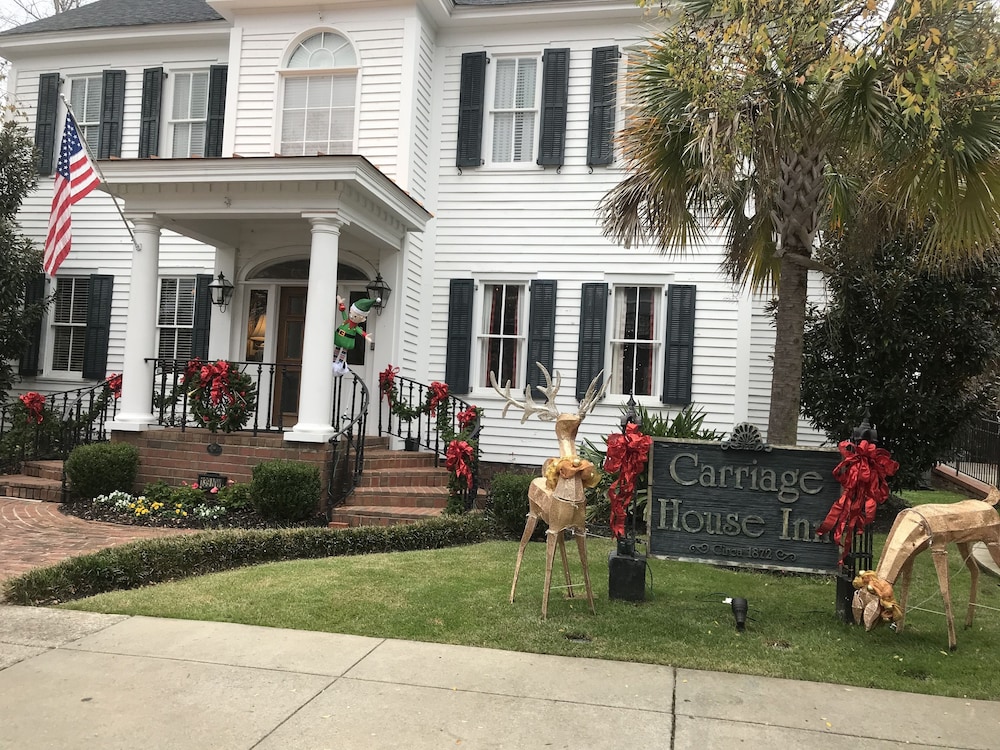 Carriage House Inn