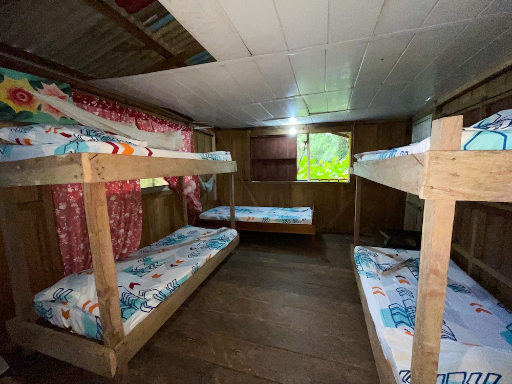 Wira Pora Hostal
