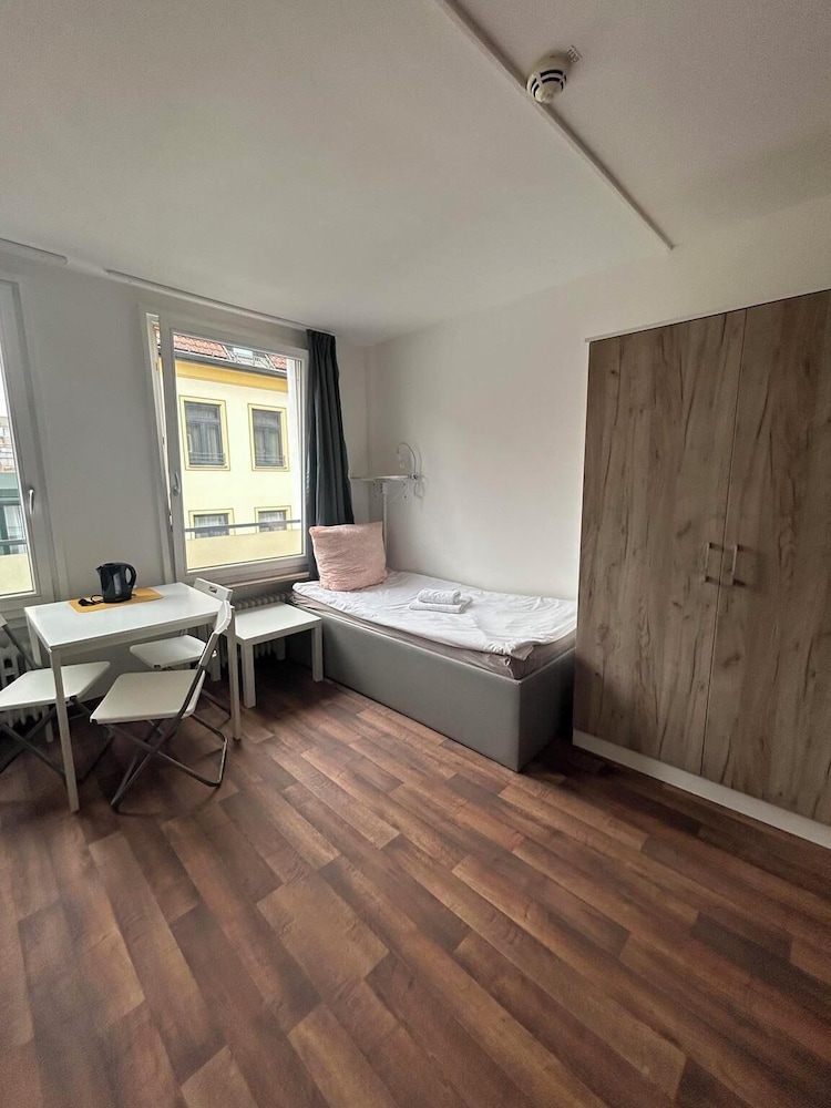 2-Rent Group Hostel Apartments SEN14
