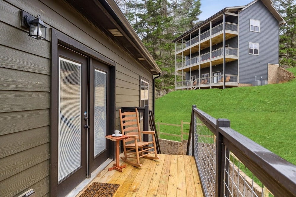 NEW - 1 Location Cabin Pool Hot Tub Arcade HL