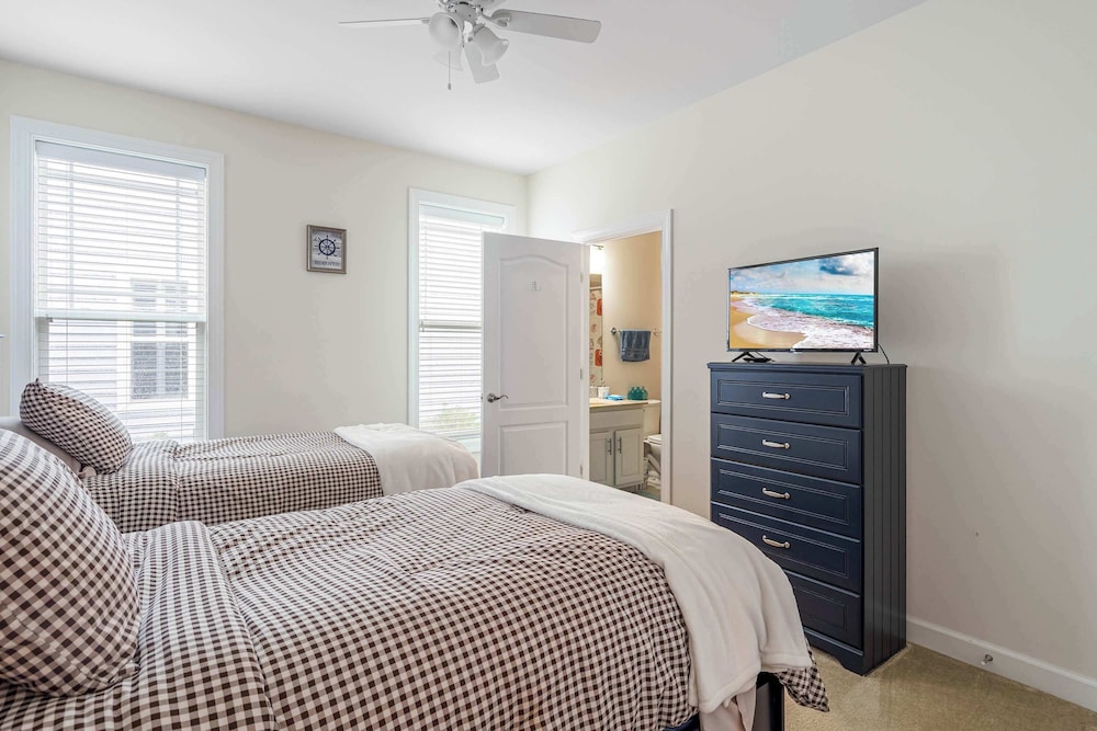 Wild Air Getaway For 12!