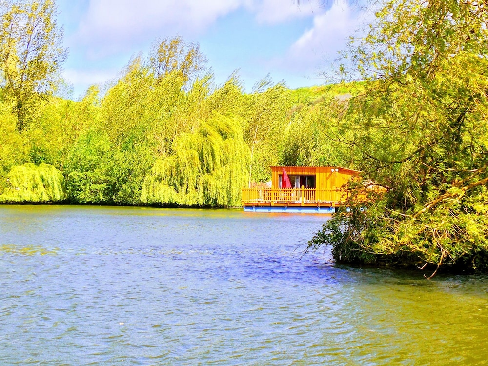 Au Fil de L'eau