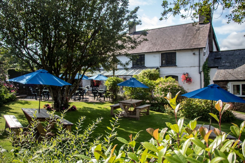 The Greyhound Inn & Hotel