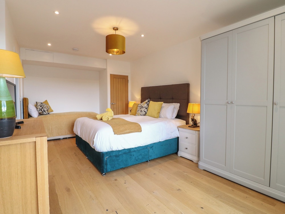 Oakwood House